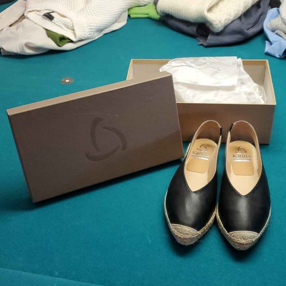 *KANNA SANDALS IN BOX*